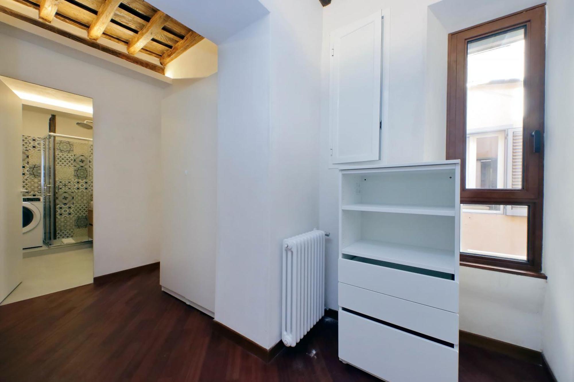 Apartment Dainty Paradiso Near Piazza Navona
