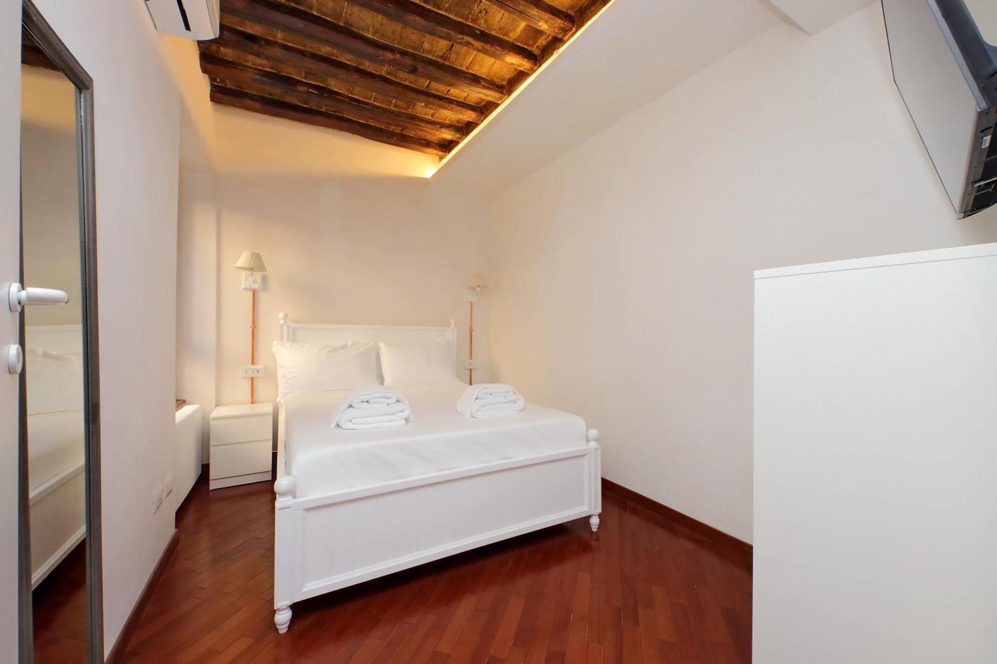 Apartment Dainty Paradiso Near Piazza Navona