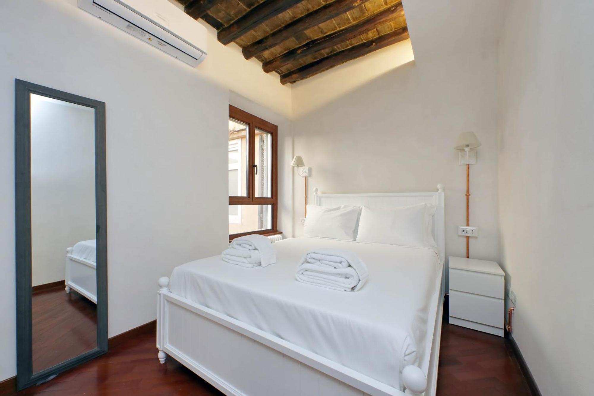 Dainty Paradiso Near Piazza Navona