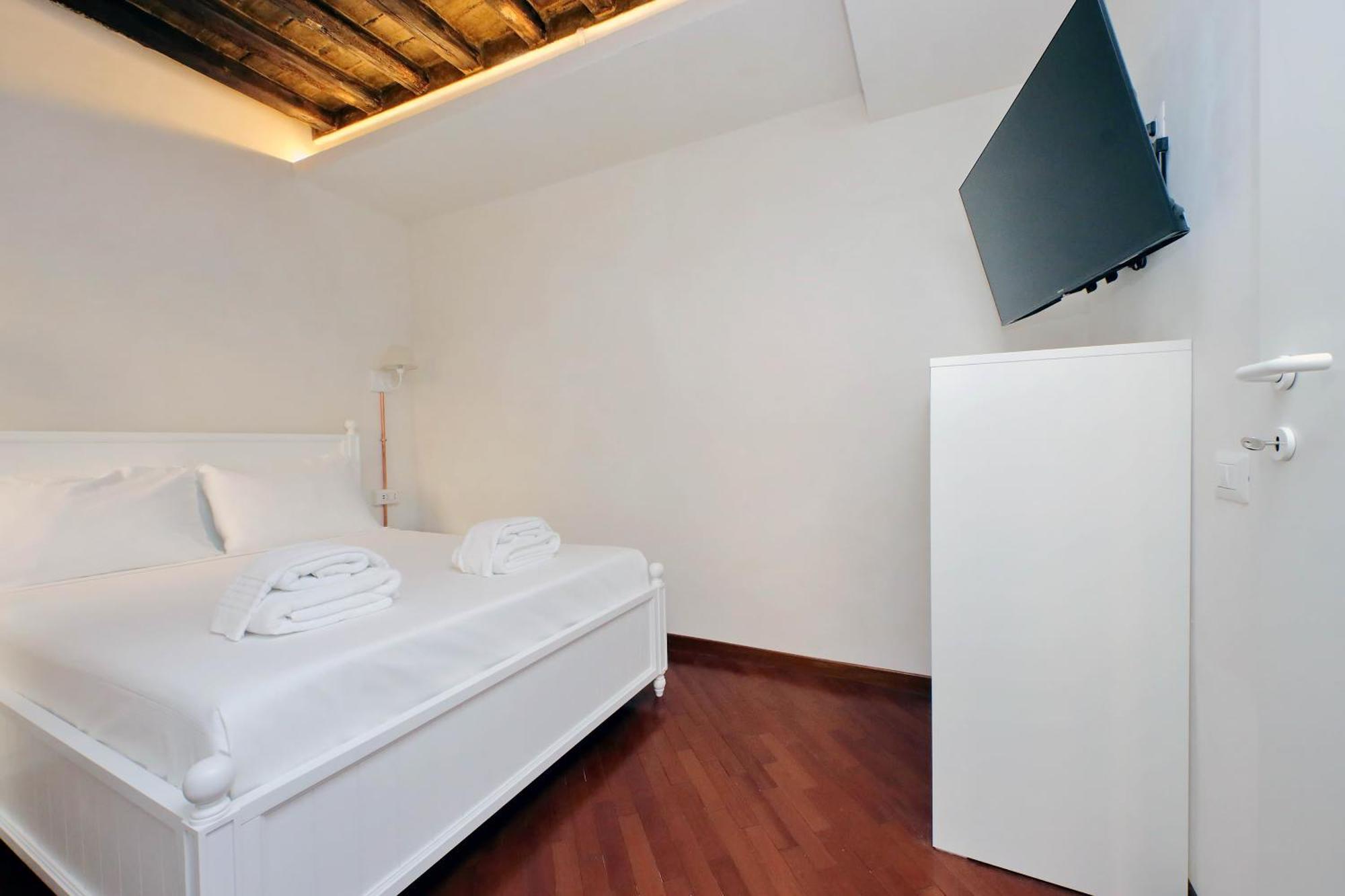 Dainty Paradiso Near Piazza Navona Apartment Rom